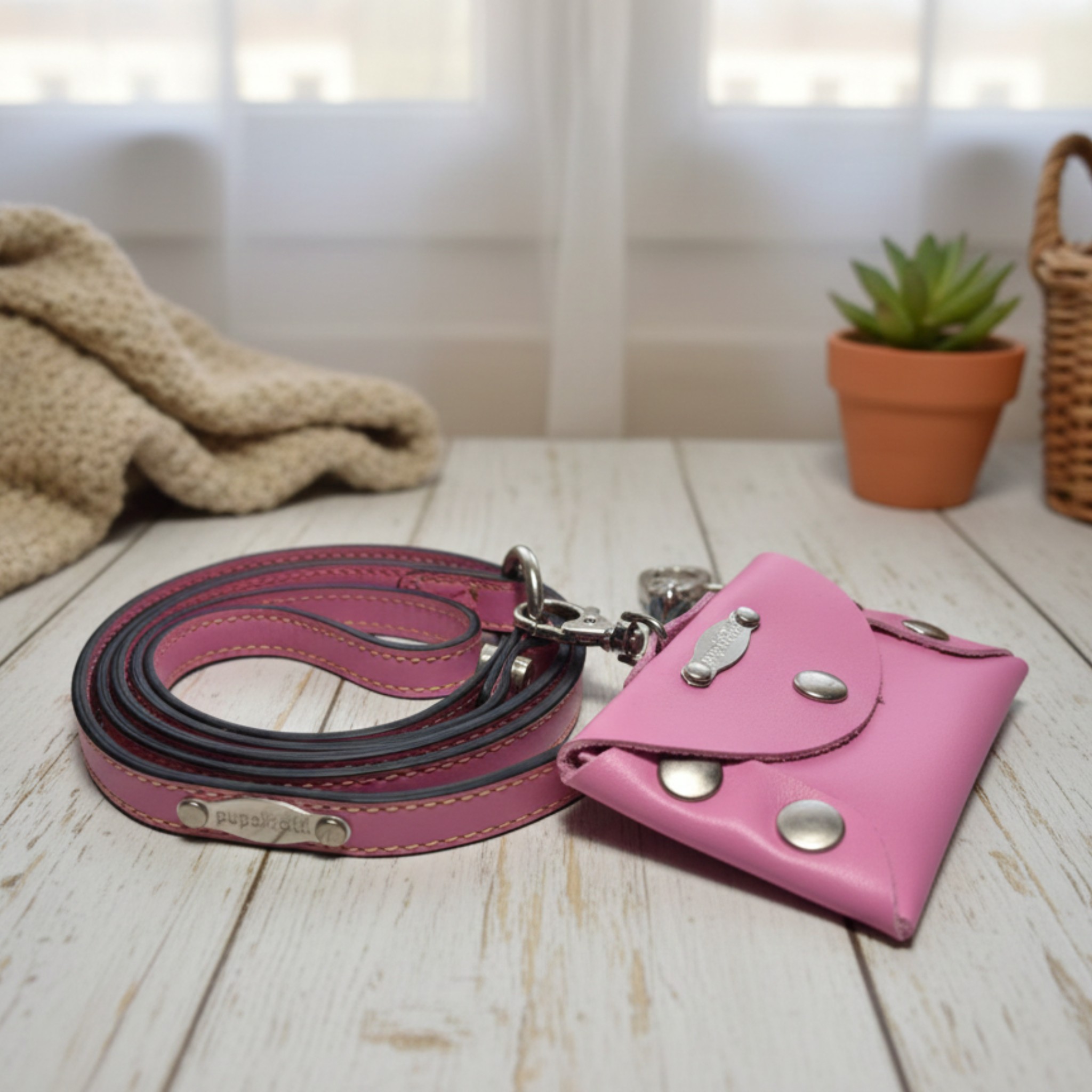 Guinzaglio e Porta Sacchetti in Vera Pelle per Cani